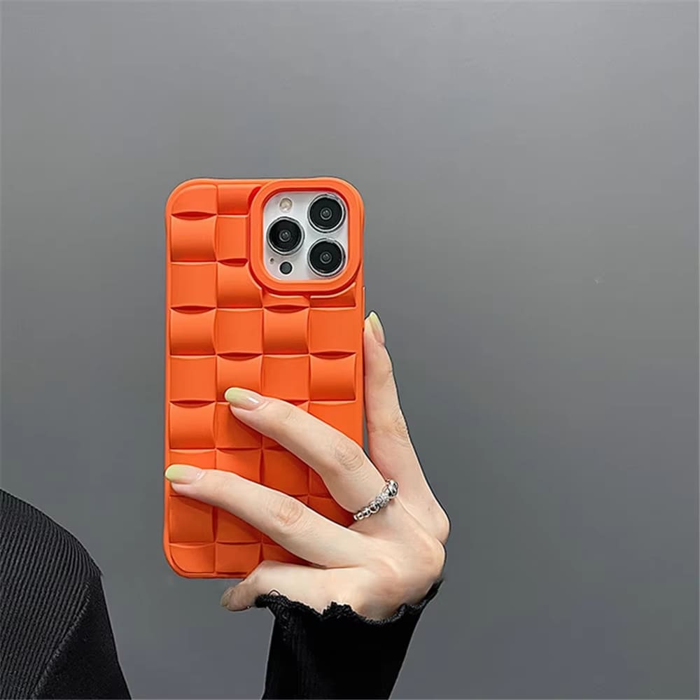 Modische iPhone Hülle aus Silikon im 3D Würfel Muster in Orange von Myncase