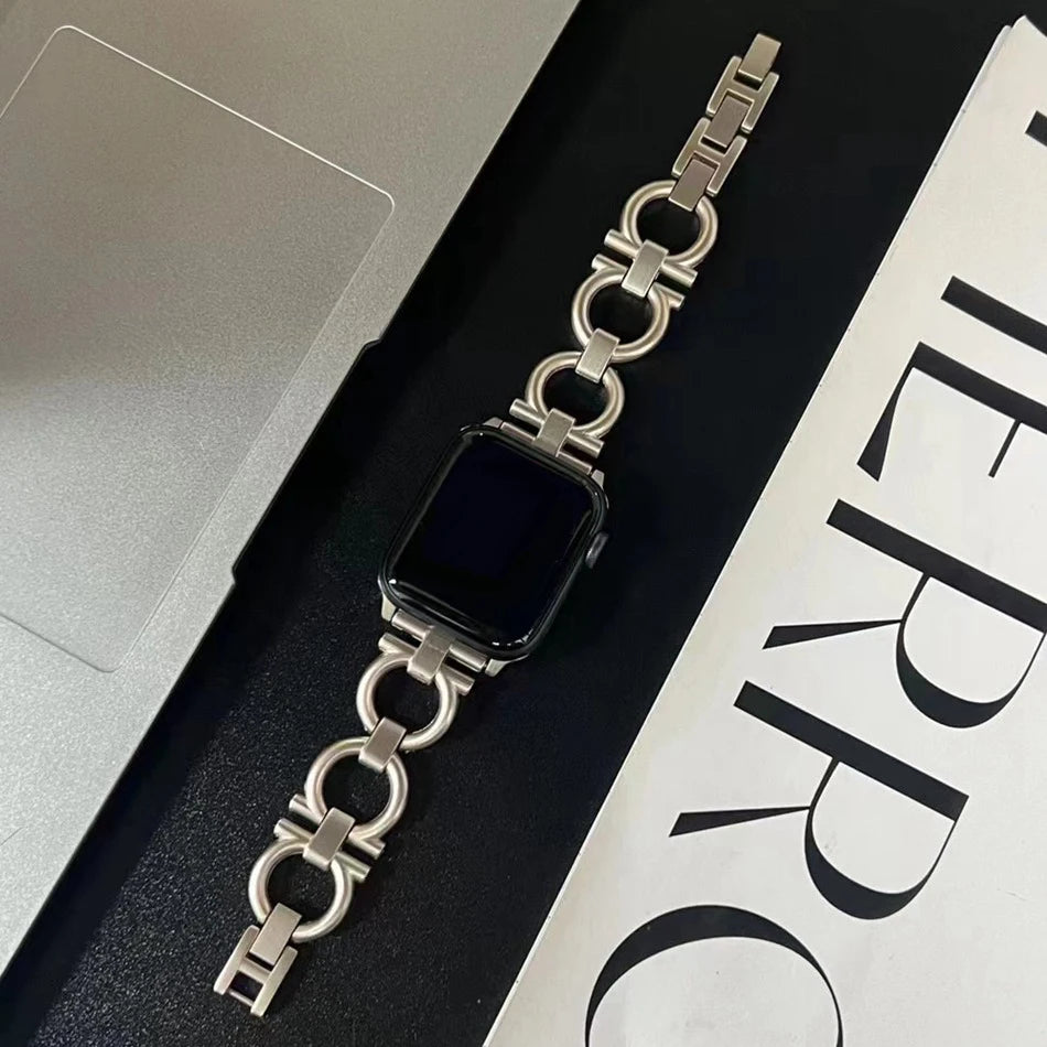 Modisches Apple Watch Kettenarmband aus Edelstahl in Grau von Myncase