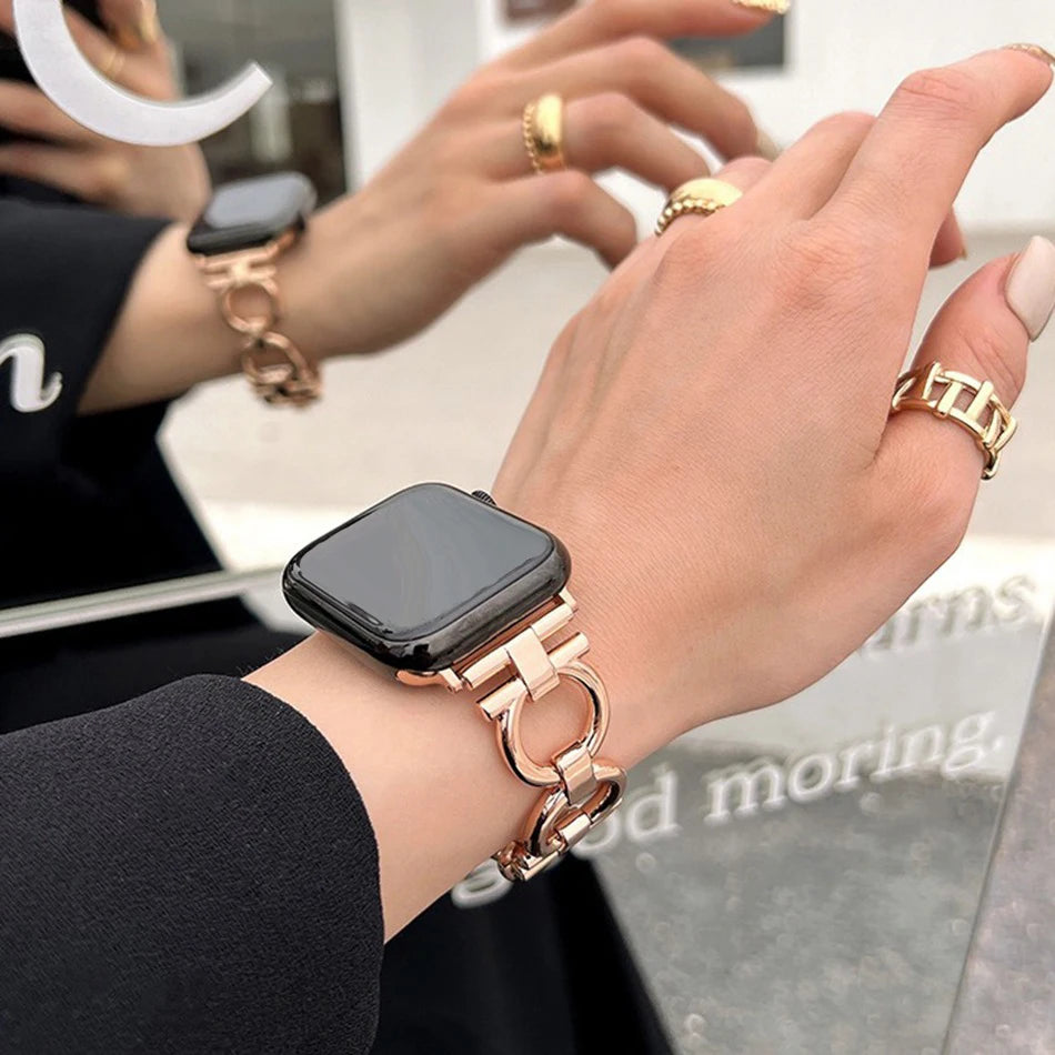 Modisches Apple Watch Kettenarmband aus Edelstahl in Rose Gold von Myncase