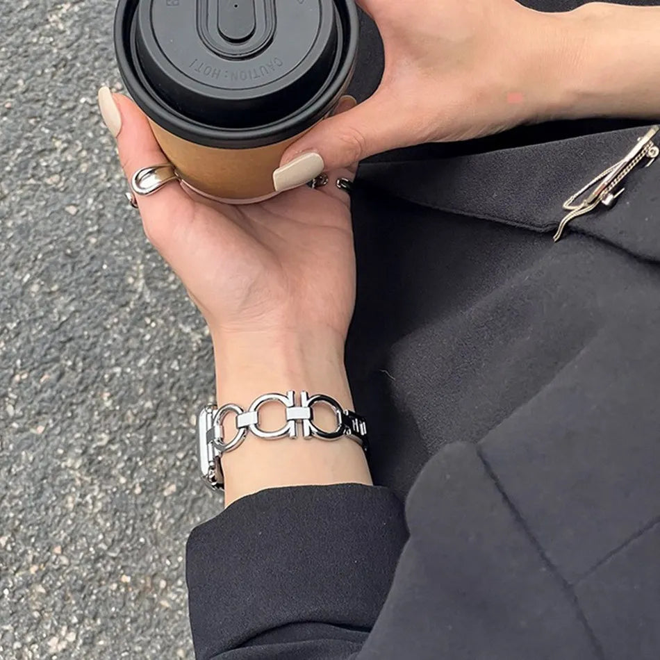 Modisches Apple Watch Kettenarmband aus Edelstahl von Myncase
